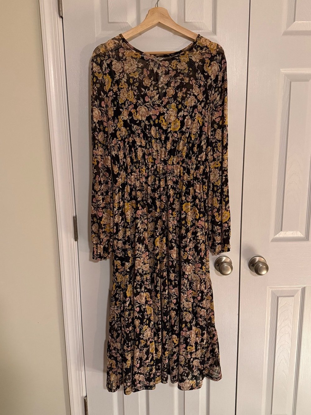 Women's Black Floral Long Sleeve Midi Dress